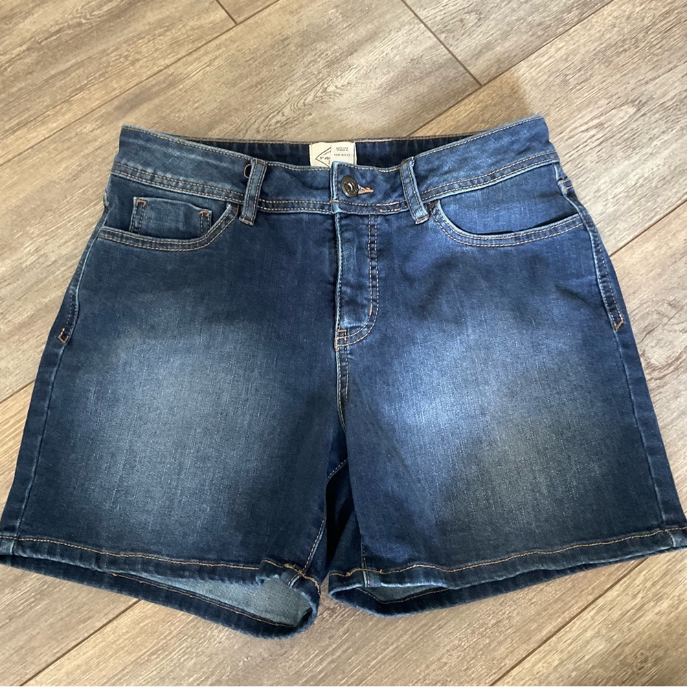 St. John's Bay Dark Blue Jean Shorts, Women’s Size 6